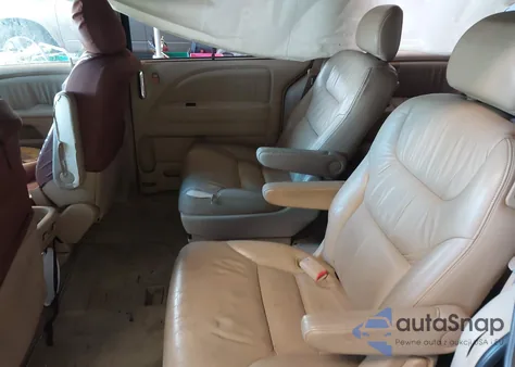 2005 Honda Odyssey Touring z USA, uszkodzony, nr VIN 5FNRL388X5B009680